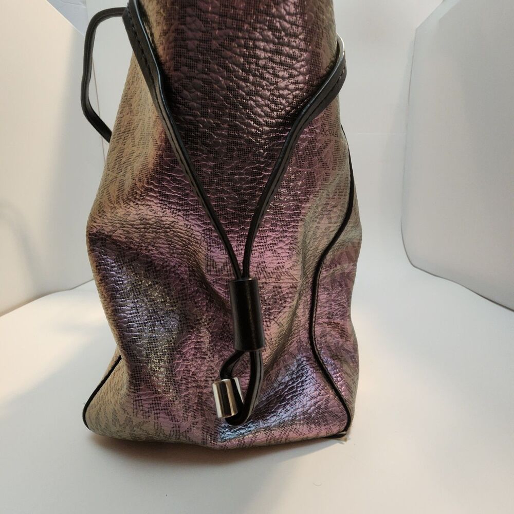 MICHAEL KORS VOYAGER TOTE HANDBAG-IRIDESCENT METALLIC HOLOGRAPHIC - Picture 10 of 16